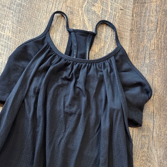 Lululemon No Limits tank with built in bra Size 4 - Picture 9 of 10
